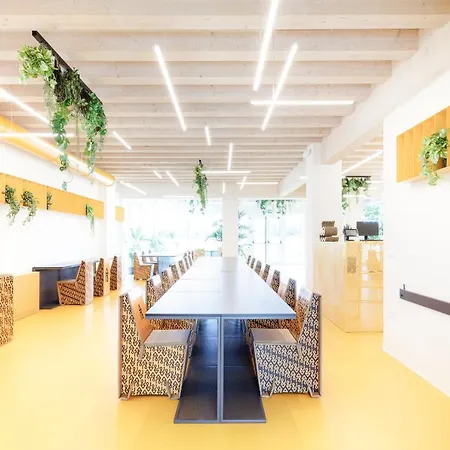 ホステル Nomad *