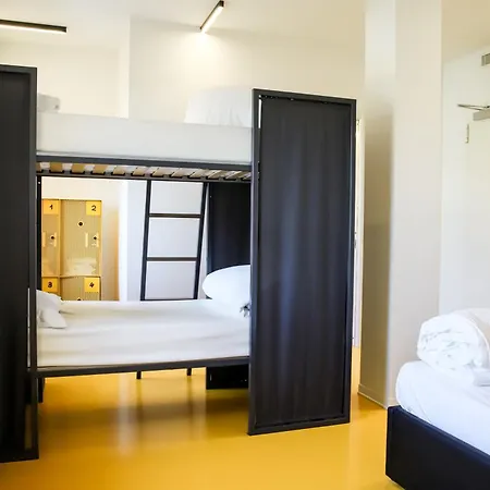 ホステル Nomad *