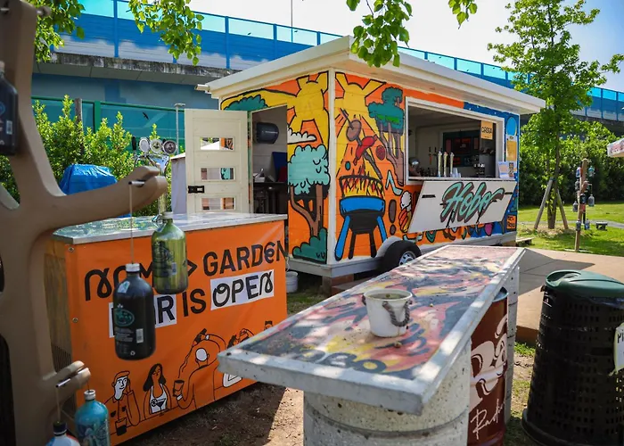 Nomad ホステル *