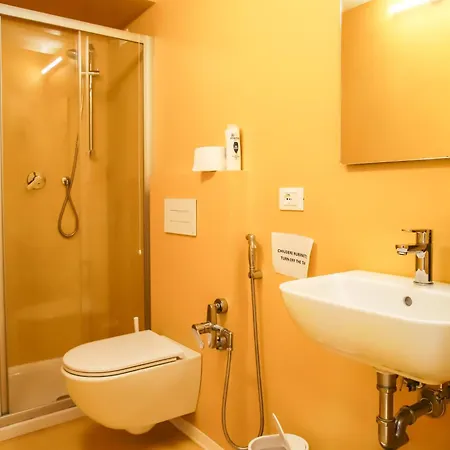 Hostel Nomad Τρεβίζο